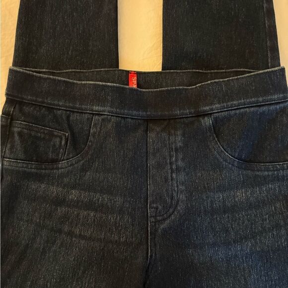 Spanx Woman’s Jean Leggings in Dark Wash. Size S/P. - Picture 3 of 9